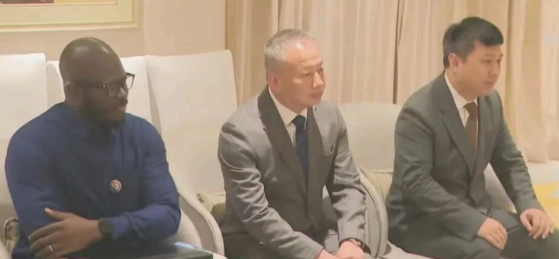 M. Bassir Pouye avec les dirigeants de la Chambre de Commerce Sino-Africaine de Yiwu