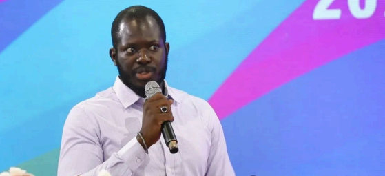 M. Bassir Pouye prenant la parole au forum — Août 2024